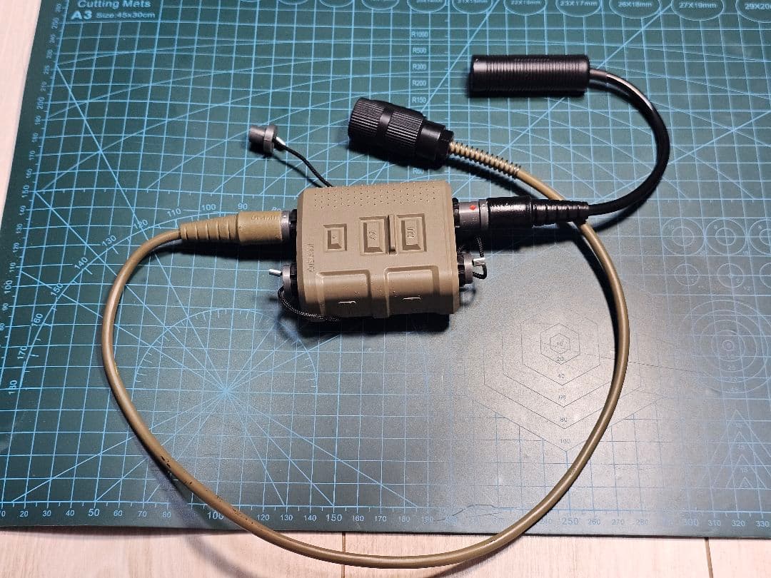 INVISIO V60 PTT　ダミーモデル