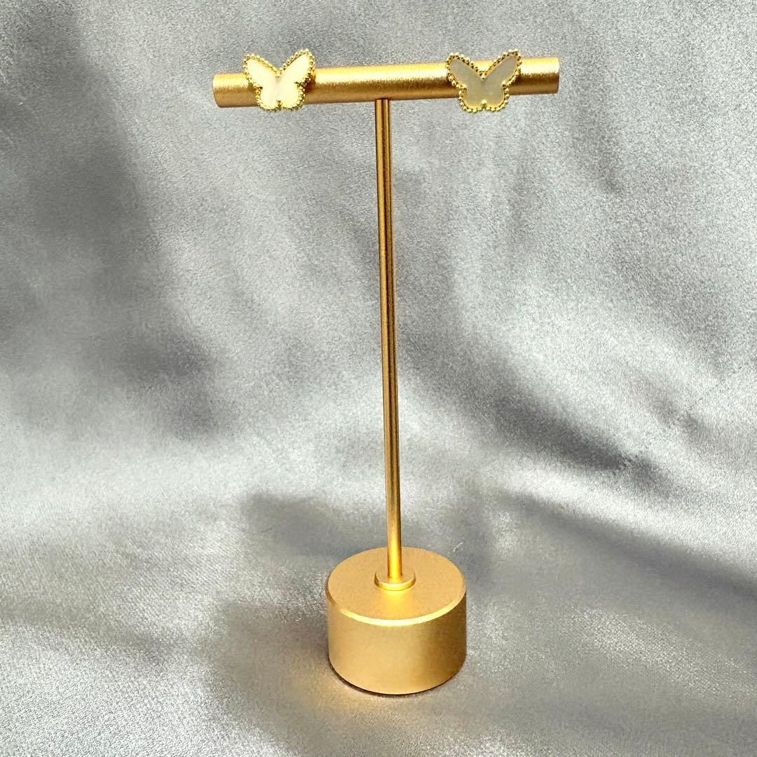 バタフライピアス