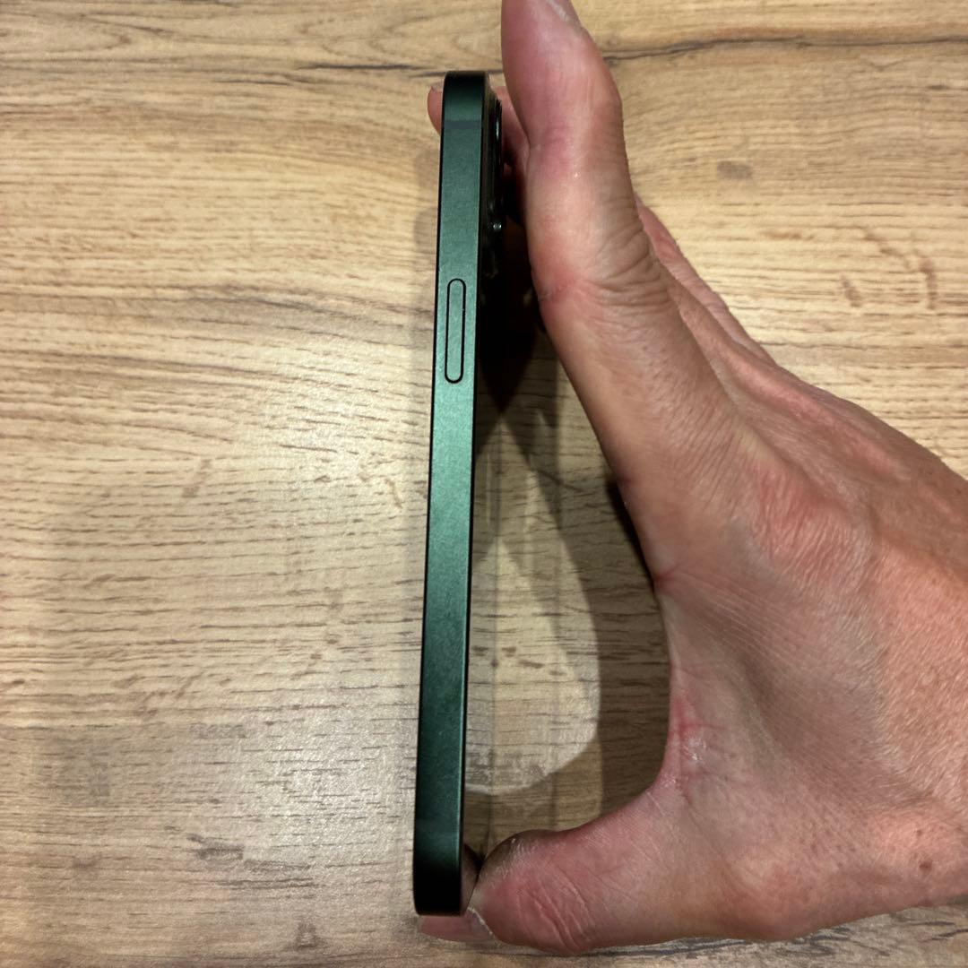 Apple iPhone 本体 ダークグリーン