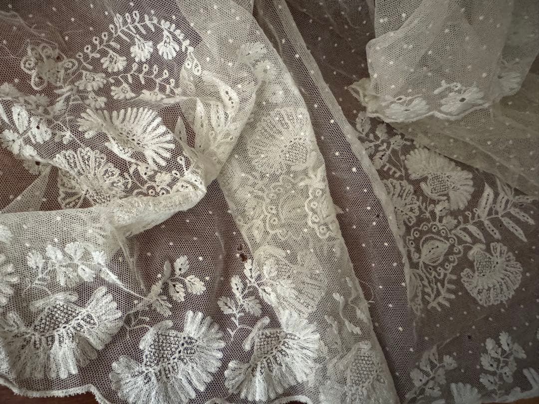 m*︎様 フランスアンティークコットンドット花刺繍レース大きめ
