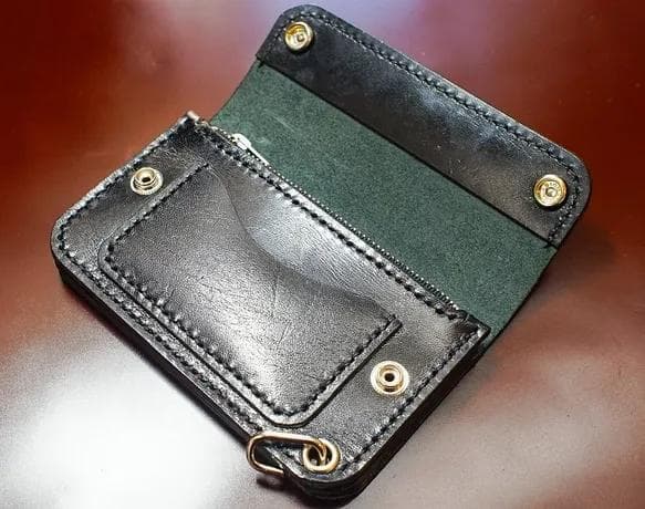 新喜皮革　ホースバット トラッカーウォレット 手縫い ミドル 馬革