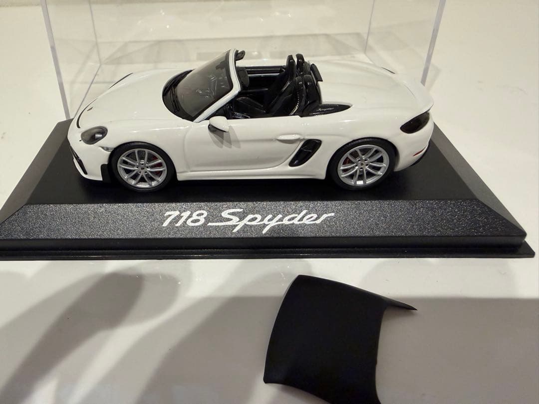 ポルシェ718スパイダー ミニカー ホワイト