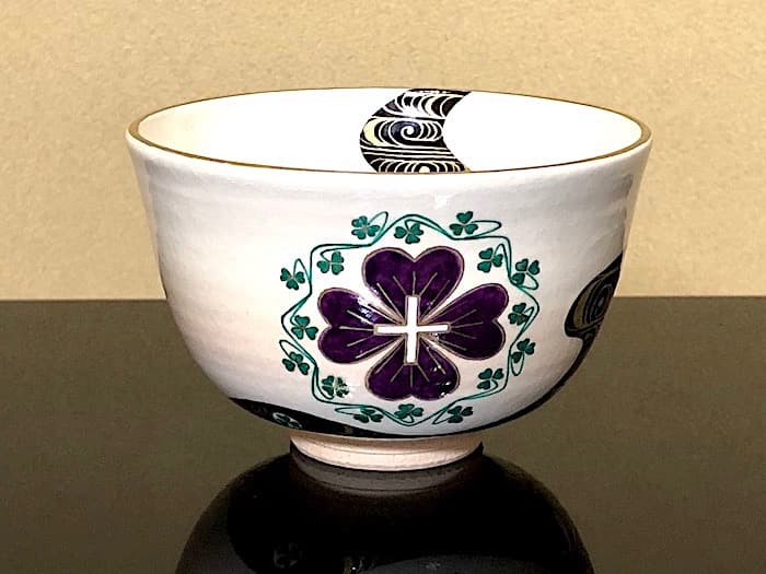 京焼・清水焼　限定販売「ガラシャの白詰草」茶碗　共箱　新品。