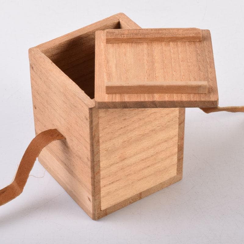 茶道具　志野焼　春恭作　花文　香合　共箱　C　8471