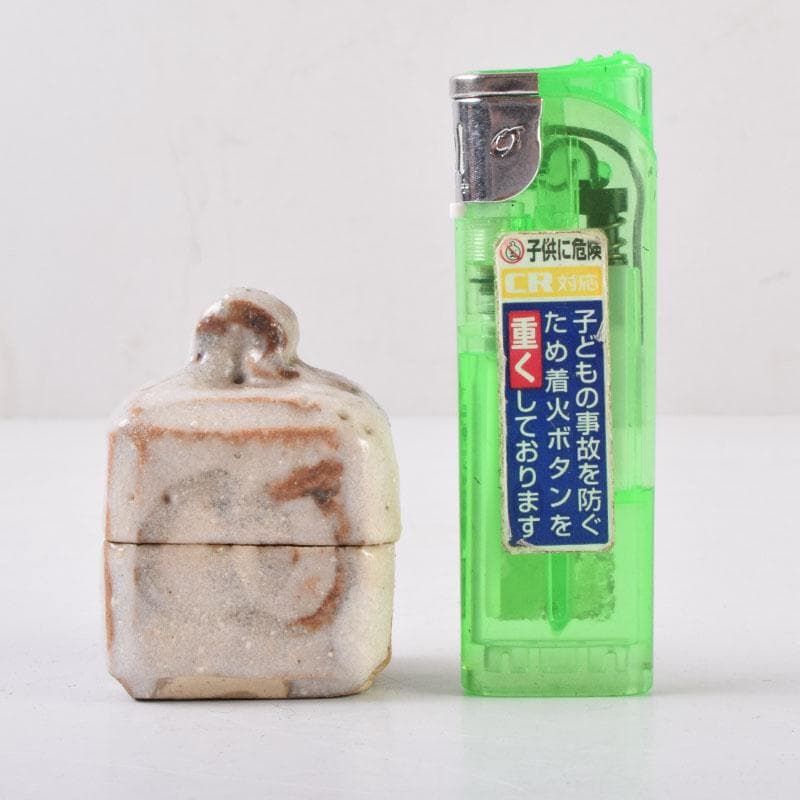 茶道具　志野焼　春恭作　花文　香合　共箱　C　8471