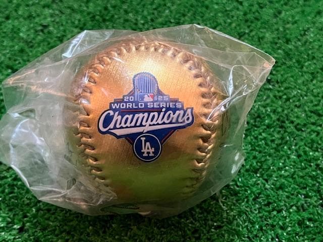 大谷翔平2025限定WSチャンピオン記念サイン入GOLDボールローリングス社製