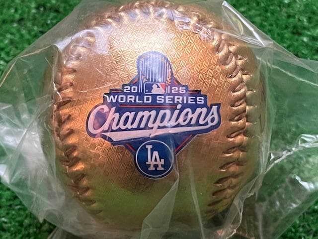 大谷翔平2025限定WSチャンピオン記念サイン入GOLDボールローリングス社製