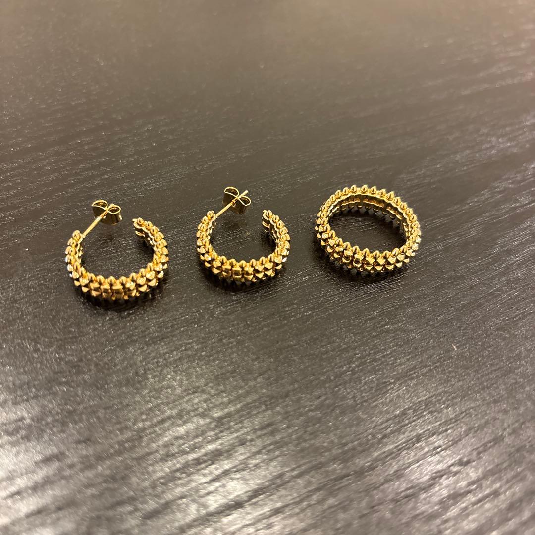 指輪（リング）　ピアス　セット　動くパーツ　 ゴールド色