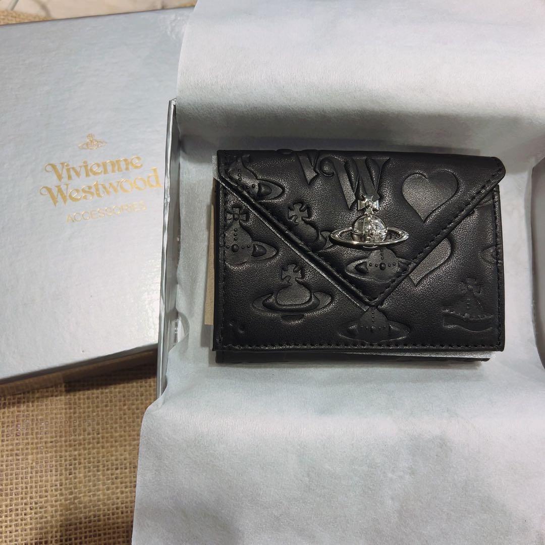 Vivienne W estwoodブラック三つ折り財布 エンボスデザイン