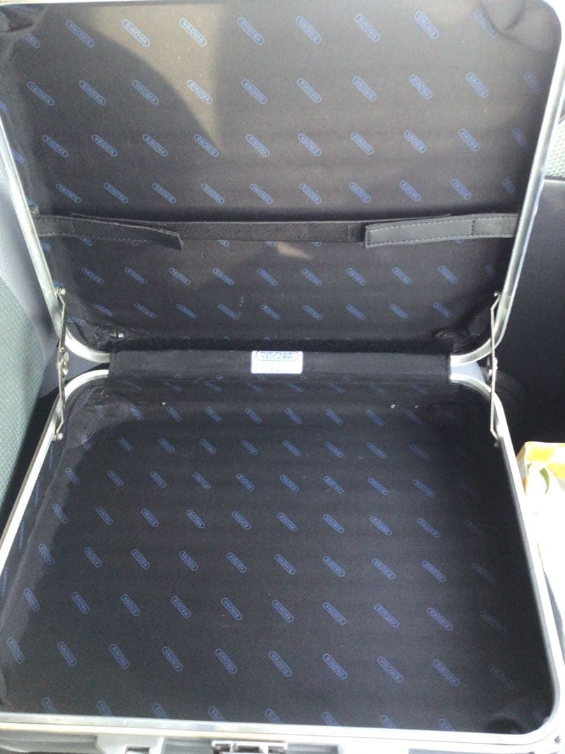 RIMOWA 廃盤　アルミビジネスケースの商品です。