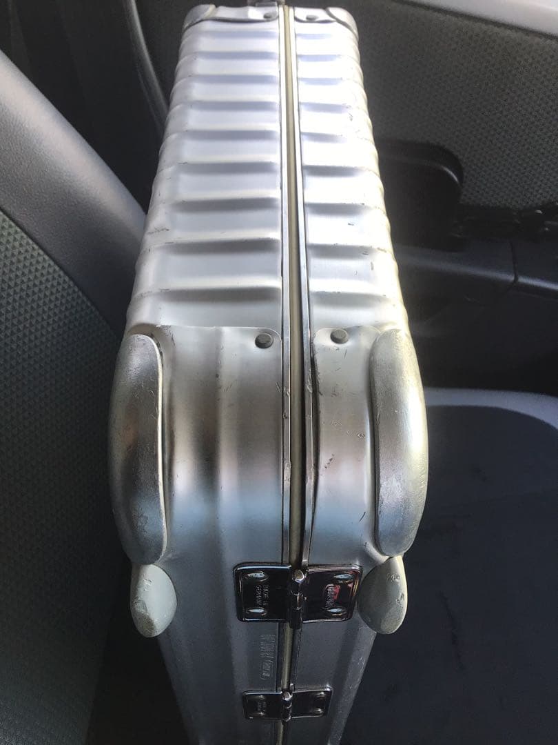 RIMOWA 廃盤　アルミビジネスケースの商品です。