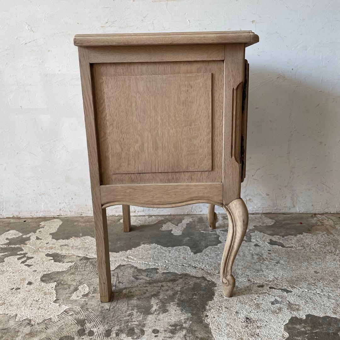 ビンテージ キャビネットベッドサイドテーブル 　猫脚　右開き　剥離