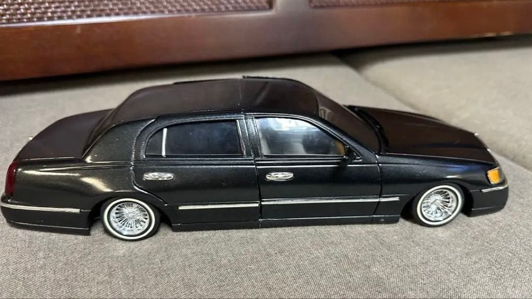 1/18 リンカーン　タウンカー ミニカー ワイヤーホイールカスタム品