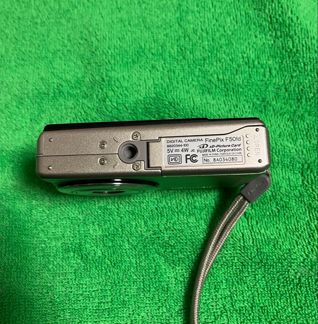 FUJIFILM FinePix F50fd デジタルカメラ