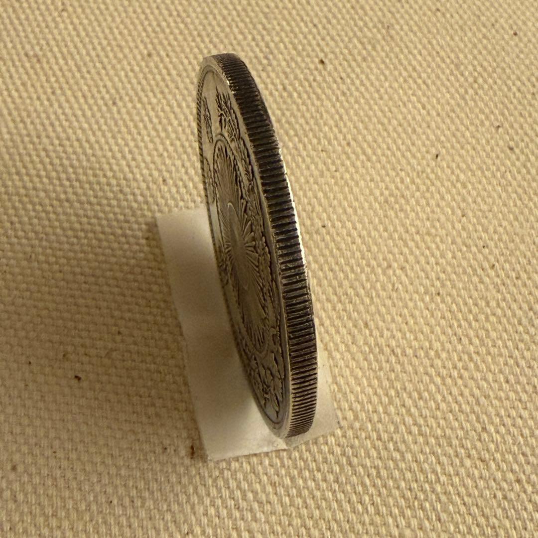 日本 銀製旧貨幣 一圓 龍の彫刻　明治三年 大日本 