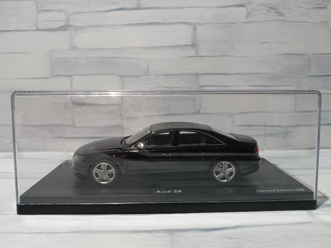 1/43 シュコー　アウディ　S8 セダン　ミニカー　ブラック