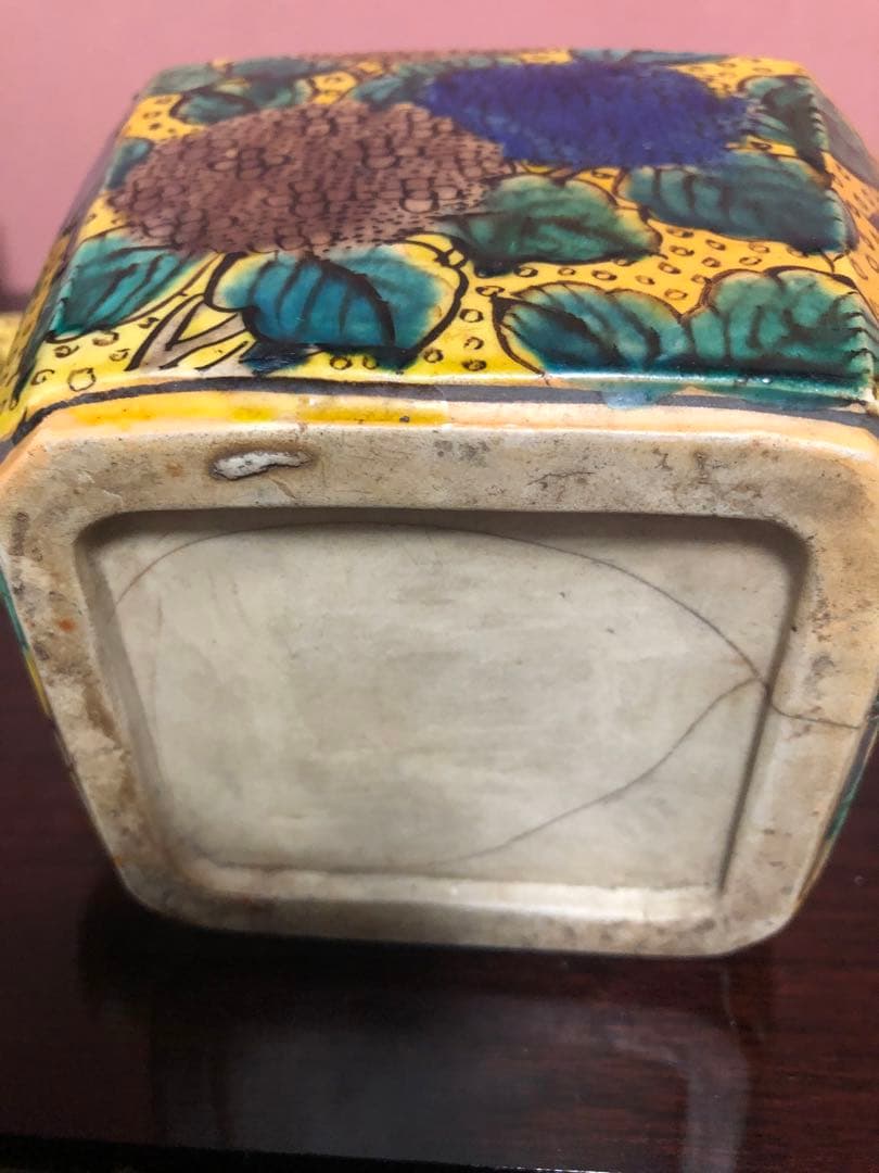 蔵にあった稀少な青手古九谷の水注