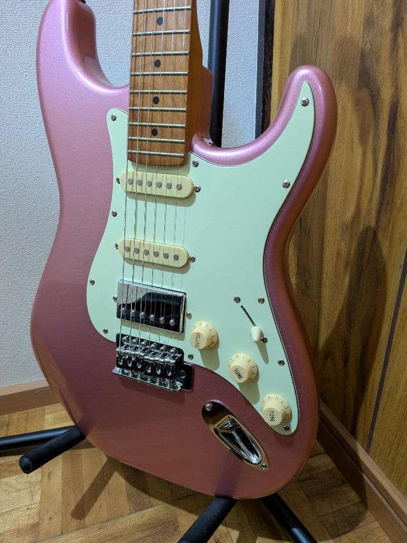 Bacchus ストラトキャスター SSH ユニバースシリーズ