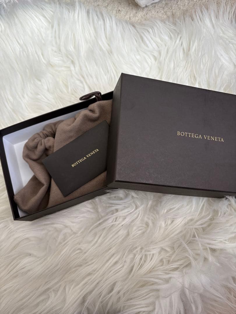Bottega Veneta ブラックレザー財布 ギフトボックス付き