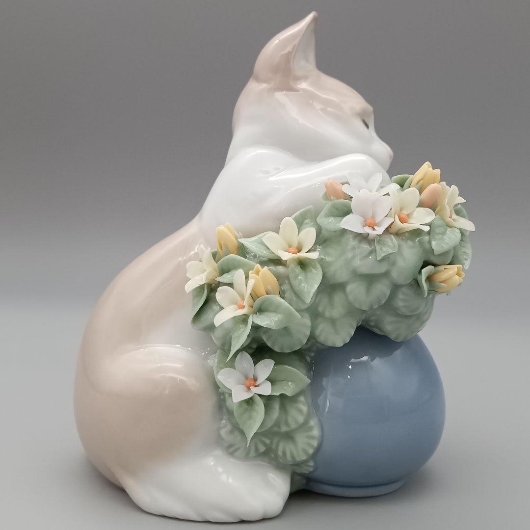 【専用】リヤドロ 6567 「 お昼寝の場所 」猫 花 フィギュリン