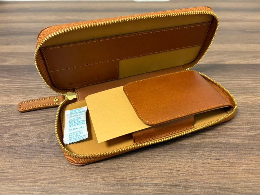 バハギア ラウンドジップペンケース プエブロ コニャック