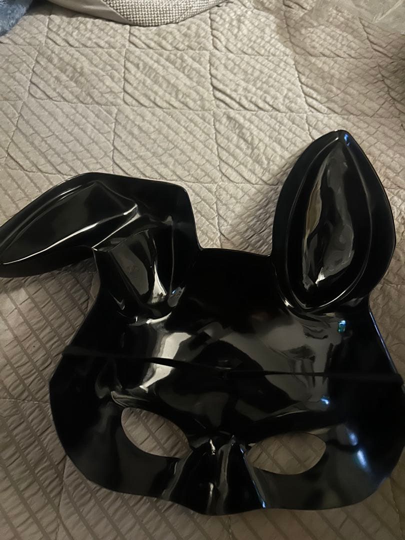 女王蜂　ウサギお面