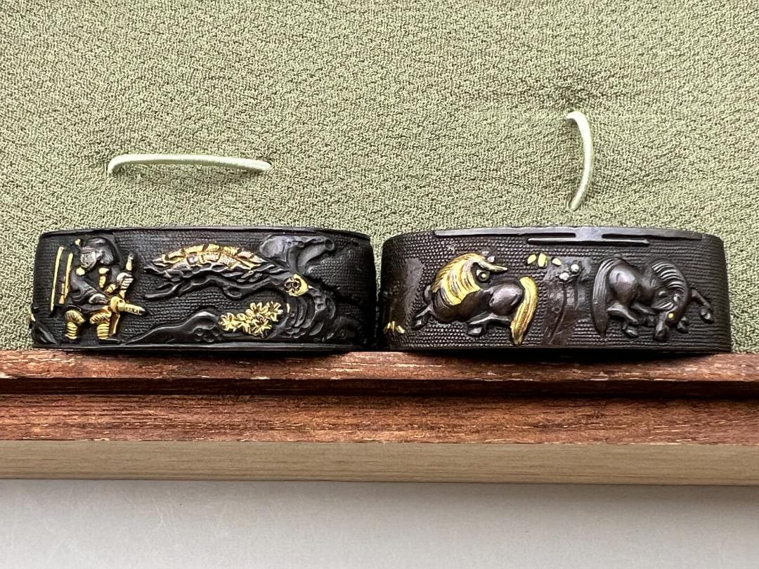 【海】江戸明治期　日本刀装具 人物馬文　金象嵌　縁頭　２点　骨董品　美術品