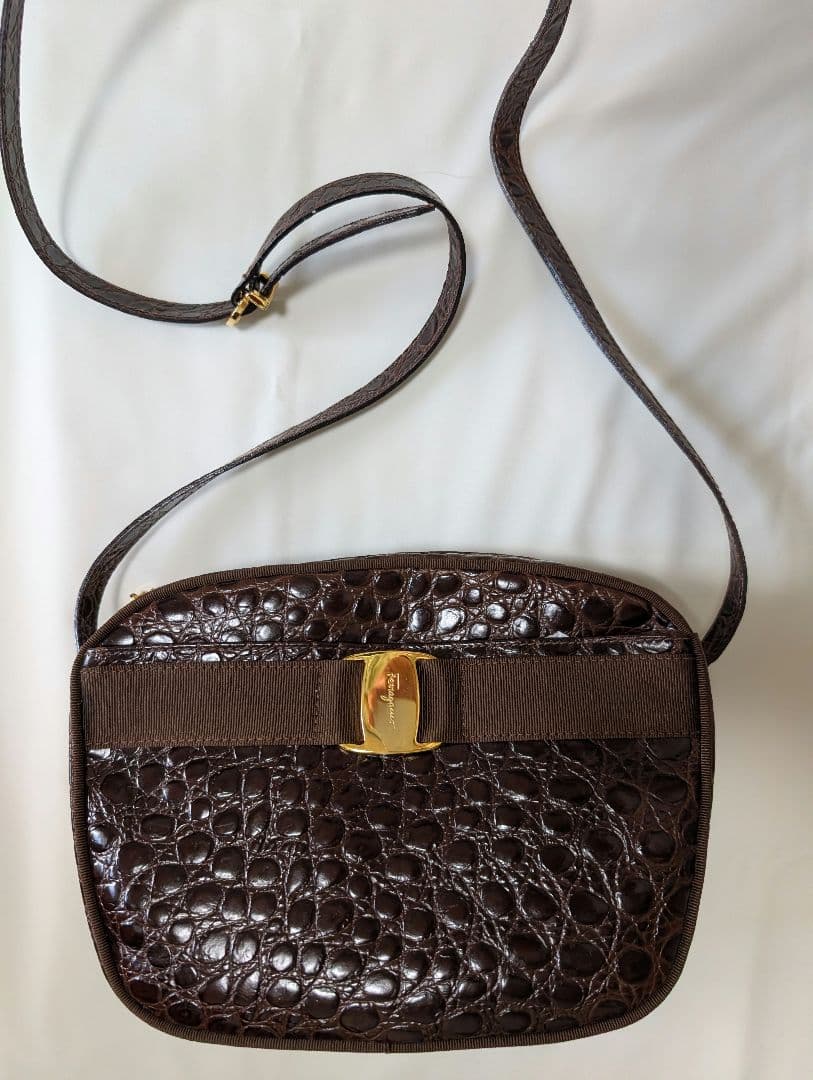 フェラガモ　ダークブラウン クロコダイル風 ショルダーバッグ
