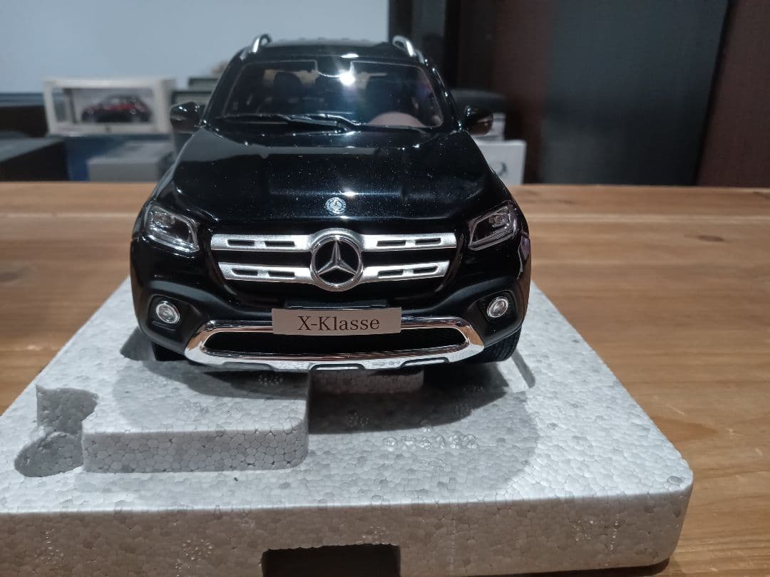 1/18 メルセデスベンツ　Xクラス　ピックアップトラック　ブラック　ミニカー