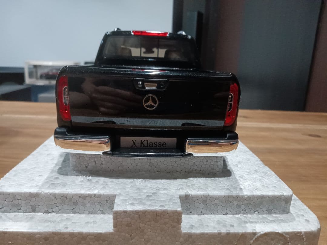 1/18 メルセデスベンツ　Xクラス　ピックアップトラック　ブラック　ミニカー
