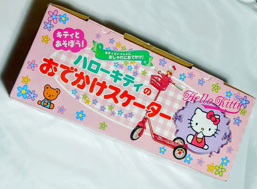 サンリオハローキティおでかけスクーター、他グッズ。