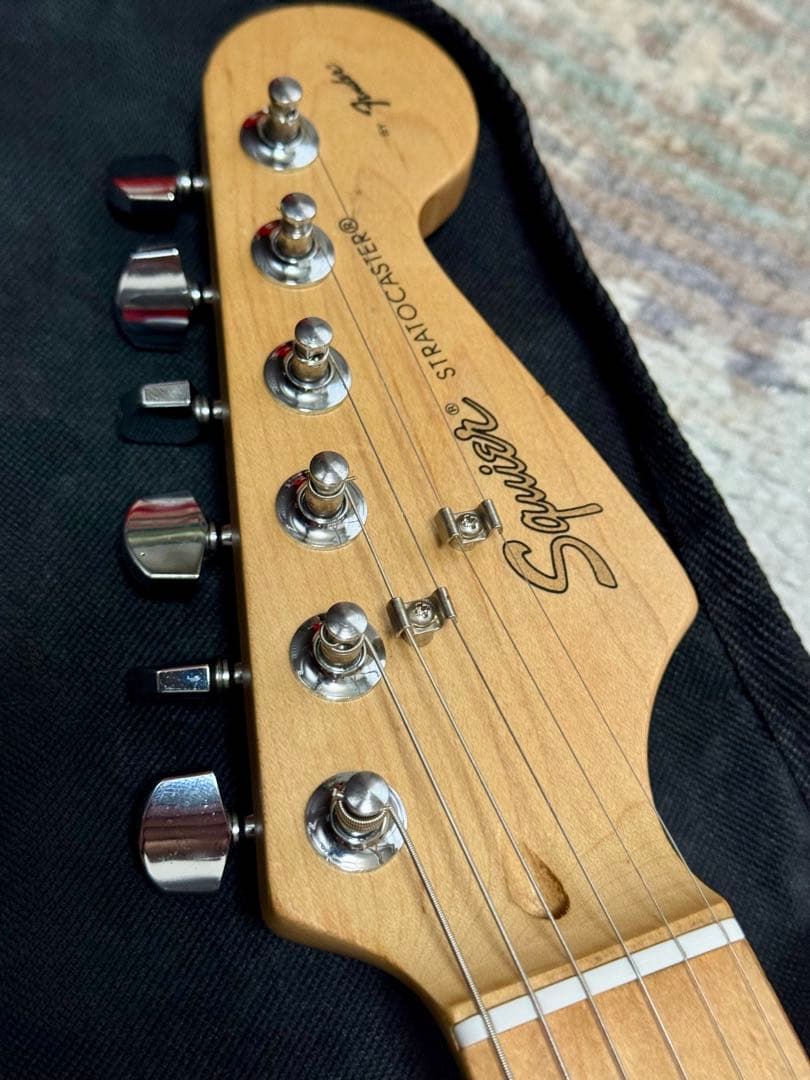 Squier by Fender スクワイヤーのストラト 黒色 メイプルネック