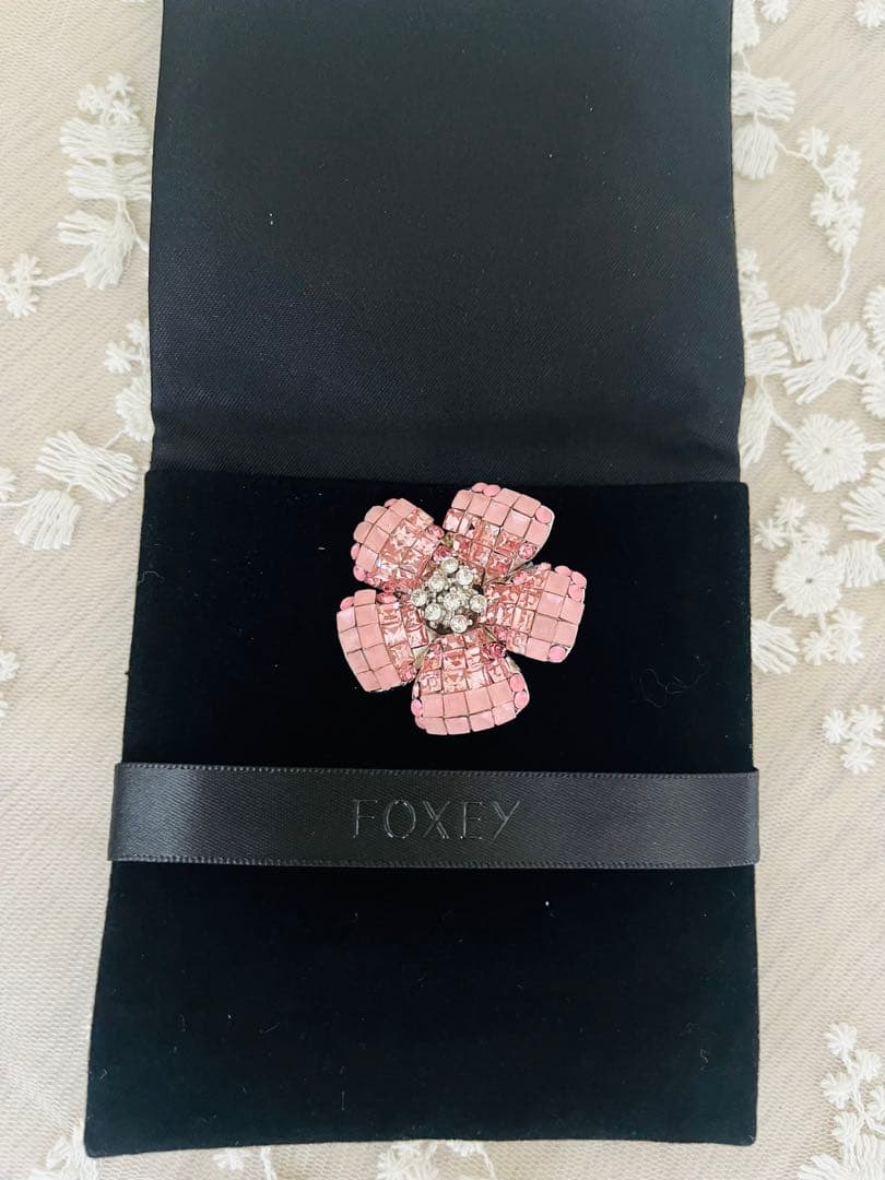 ✴︎美品✴︎Foxey フォクシー　お花ブローチ