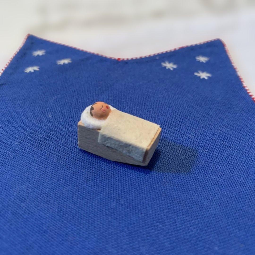 ドイツ製　木製人形　エルツ　ヘニッシユ工房の聖家族と羊飼い牛さんの可愛いセット！