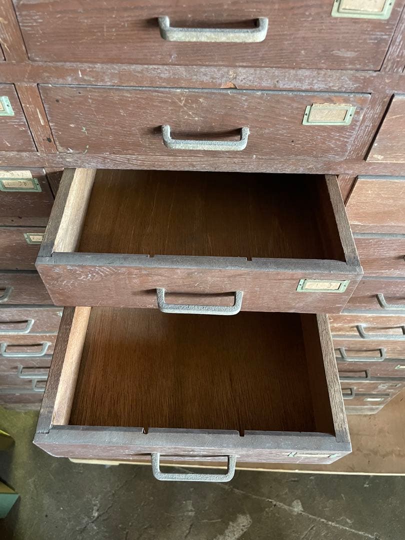 レトロ家具　昭和初期　和製アンティーク　引き出し45杯　使い込まれた風合い