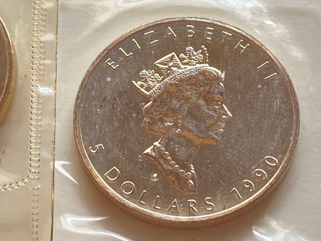 旧エリザベス女王デザインのメイプルリーフ銀貨入りブリスタパック２点
