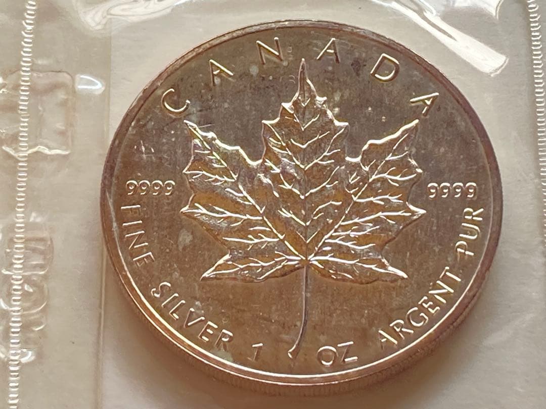 旧エリザベス女王デザインのメイプルリーフ銀貨入りブリスタパック２点