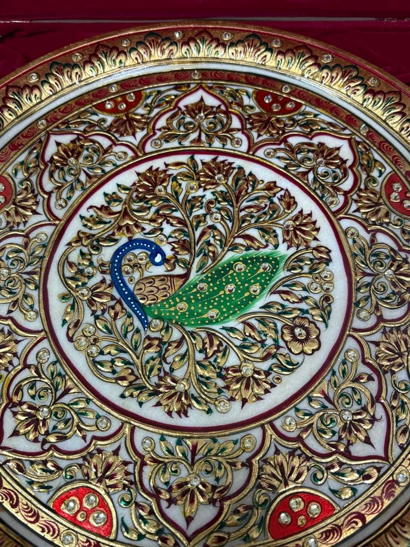 孔雀デザインの装飾皿　インド　india 大理石　金細工　美術　芸術　伝統工芸