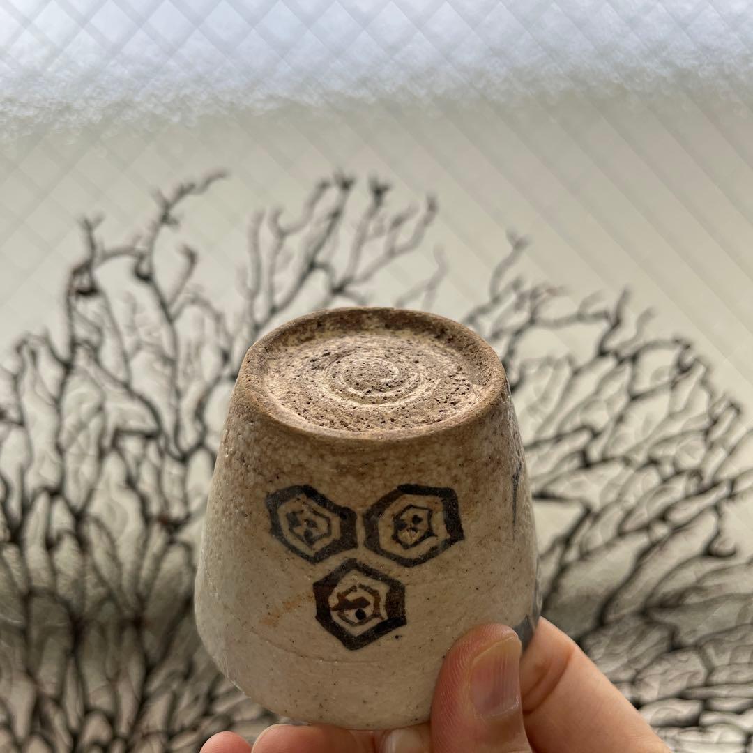 骨董　美濃焼　志野　織部　古陶　老松　六角　小振り　蕎麦猪口　湯呑み　１客