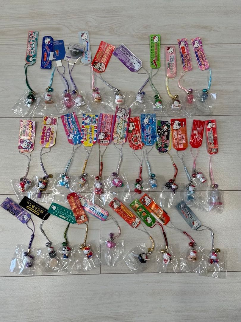 ハローキティ　ご当地根付け　ストラップ　149点