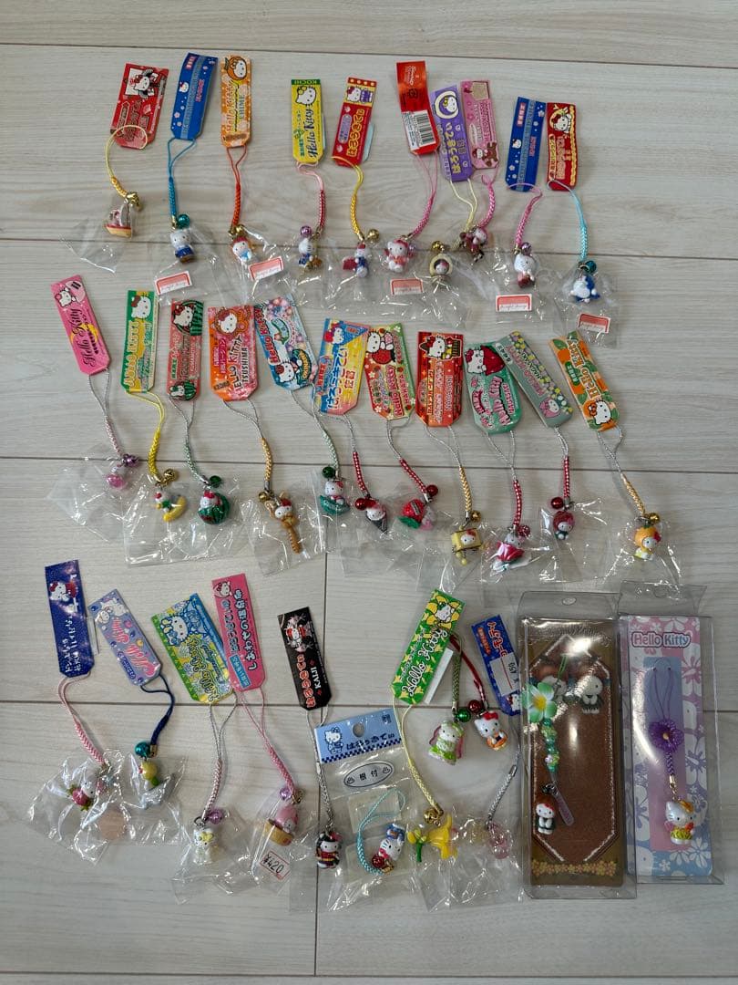 ハローキティ　ご当地根付け　ストラップ　149点