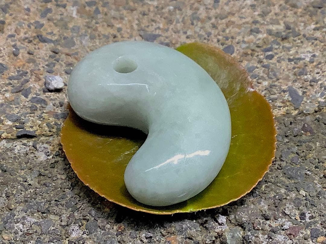 お身近に✳品質*価格に自信の糸魚川翡翠勾玉　守護石*お守りに　鑑別書取得の本物を