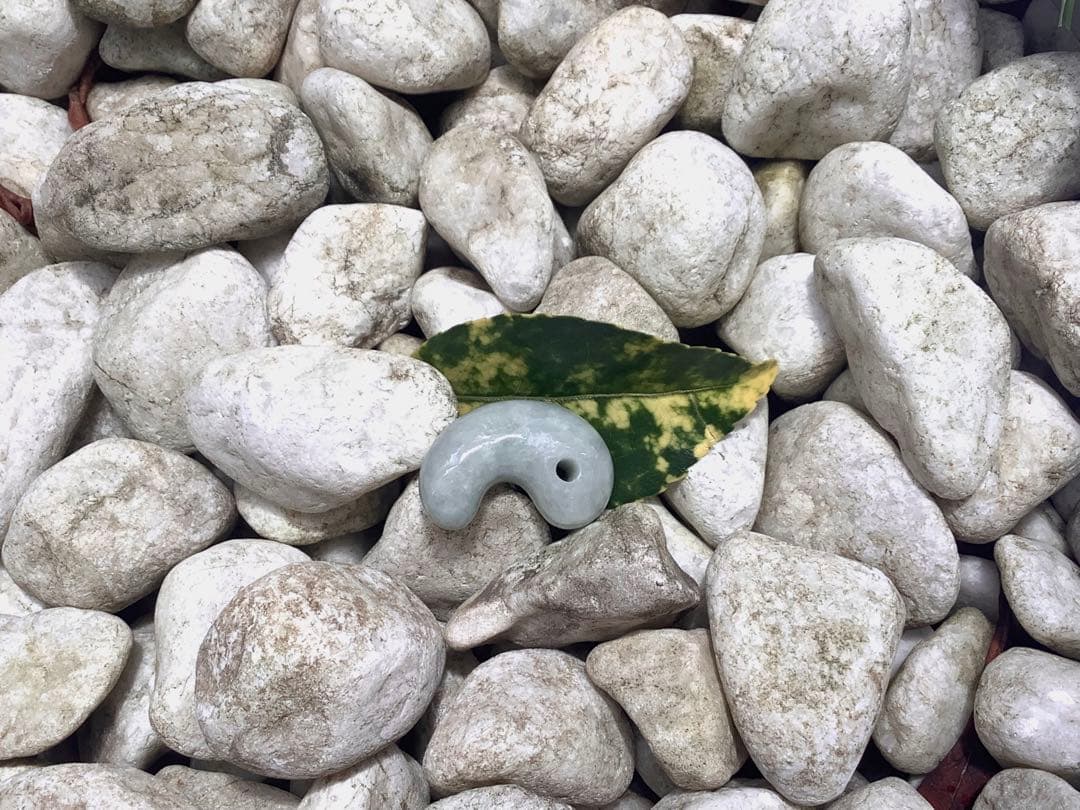 お身近に✳品質*価格に自信の糸魚川翡翠勾玉　守護石*お守りに　鑑別書取得の本物を