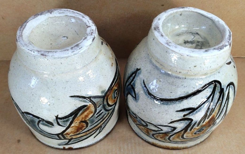 【本物保証】金城次郎 湯呑(魚紋,海老紋）共箱 栞 人間国宝 壷屋焼 やちむん