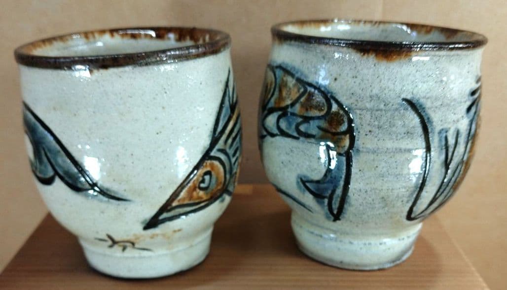 【本物保証】金城次郎 湯呑(魚紋,海老紋）共箱 栞 人間国宝 壷屋焼 やちむん