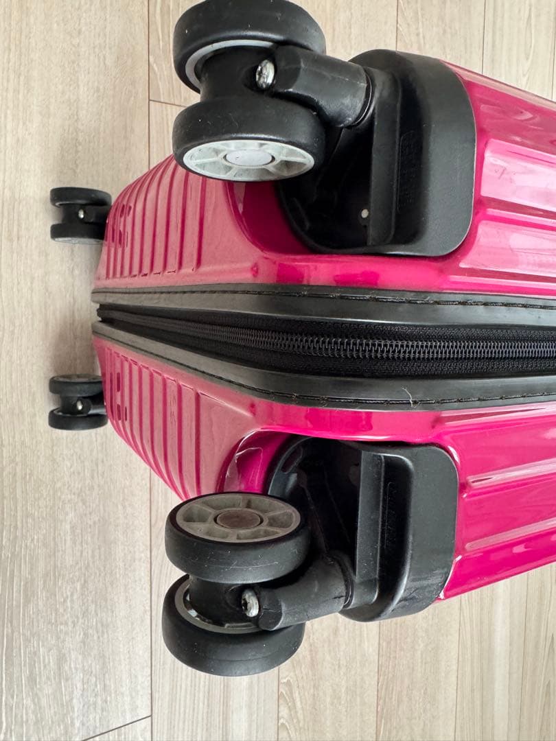 リモワ　サルサデラックス　4輪　機内持ち込み　ルビーレッド(ハワイ限定色)