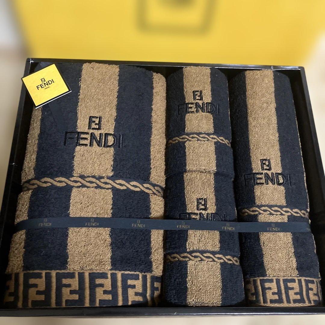 FENDI フェンディタオルセット新品　共箱　バスタオル＆フェイス＆ウォッシュ