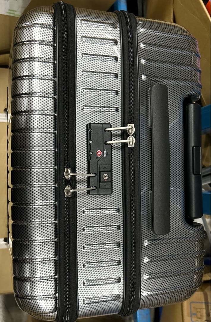 未使用　ACE(エース) スーツケース mサイズ　ブラックカーボン