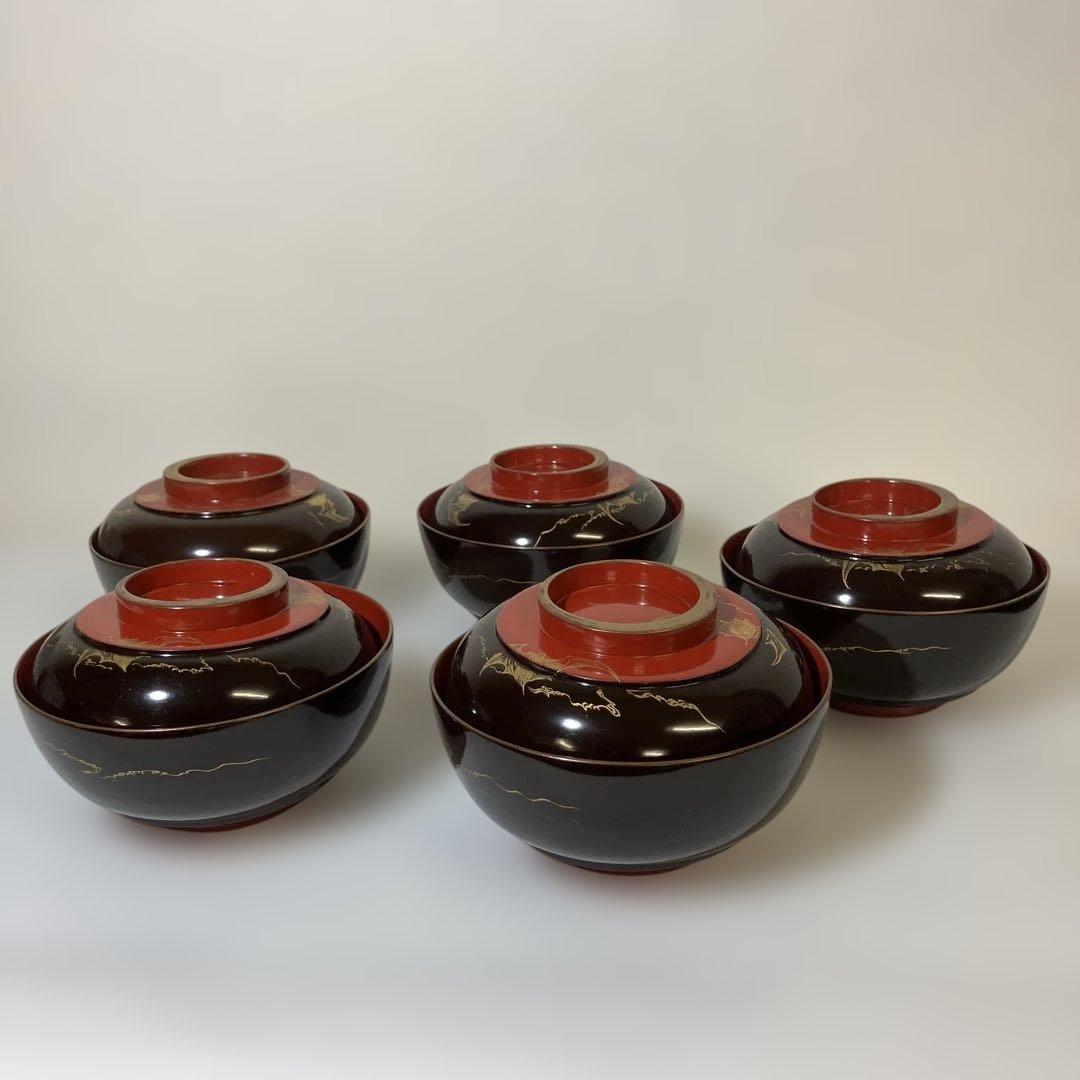 黒塗に蓋・内朱塗の金蒔絵木製漆器椀五客／蓋に希少な意匠「（三日月の）月輪に蝙蝠」