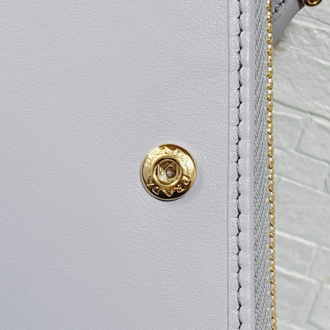 【新品・未使用】PRADA 1ML050 二つ折り財布